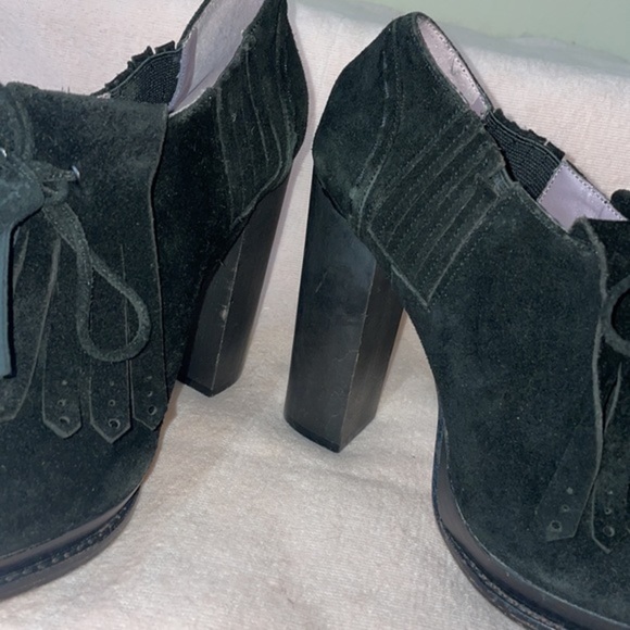 NWT Charles David Black Suede Tassel Fringe Block Heel Pumps Size 7 - Picture 7 of 12